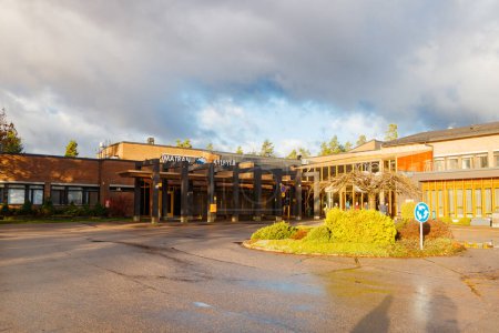 Imatra, Finnland - 12. November 2022: Imatran Kylpyla Spa Hotel Building. In der Nähe des Saimaa Sees gelegen.