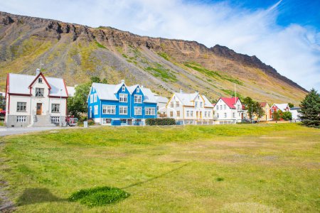Foto de Edificios en la ciudad de Isafjordur en el oeste de Islandia - Imagen libre de derechos