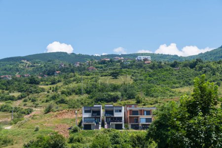 Edificios en las colinas de la ciudad de Prizren en Kosovo
