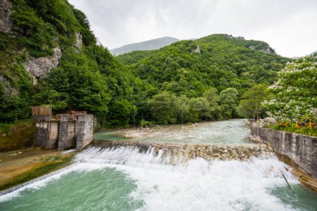 La hermosa naturaleza del cañón de Rugova en el campo de Kosovo