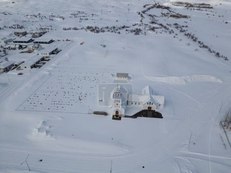 Luftaufnahme der Stadt Dalvik am Eyjafjordur im Norden Islands an einem Wintertag