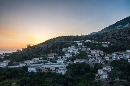Stadt Dhermi an der albanischen Riviera