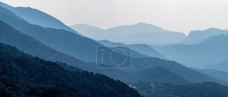 Téléchargez les photos : Vue du paysage de montagne avec couches, Corse, France - en image libre de droit