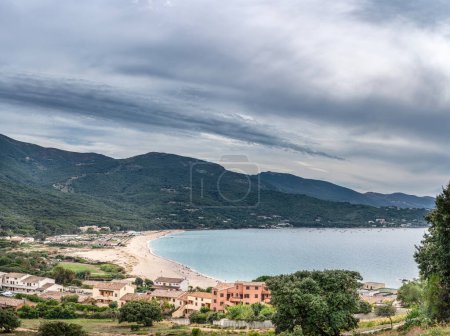 Téléchargez les photos : Paysage avec Plage du Sagnone, Corse, France - en image libre de droit
