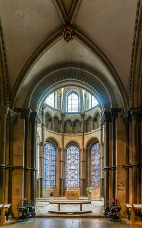 Téléchargez les photos : Canterbury, Royaume-Uni - 10 septembre 2022 : vue de la chapelle Becket's Crown à l'intérieur de la cathédrale historique de Canterbury - en image libre de droit