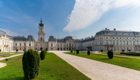 Téléchargez les photos : Keszthely, Hongrie - 10 Octobre, 2022 : vue sur le Palais des Fêtes à Keszthely - en image libre de droit