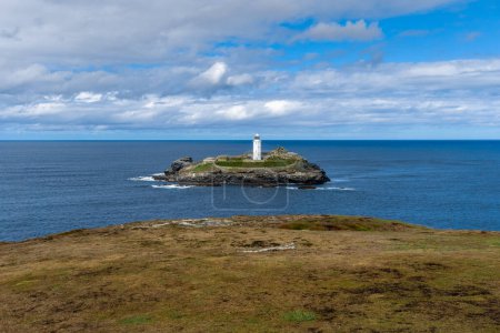 Téléchargez les photos : Une vue du phare de Godrevy près de Gwithian dans la baie de St. Ives - en image libre de droit