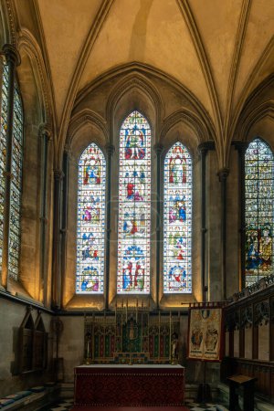 Téléchargez les photos : Salisbury, Royaume-Uni - 8 septembre 2022 : vue intérieure de la chapelle Saint-Martin dans la cathédrale de Salisbury - en image libre de droit