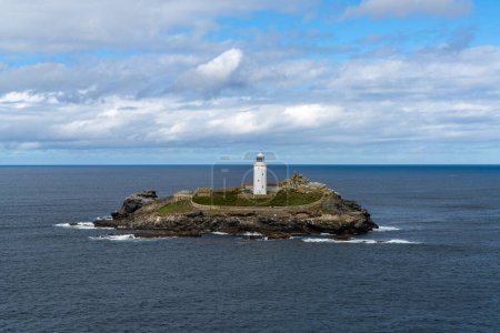 Téléchargez les photos : Une vue du phare de Godrevy près de Gwithian dans la baie de St. Ives - en image libre de droit