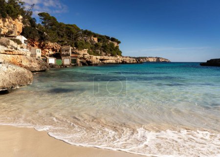 Foto de Una vista de la pintoresca Cala Llombards en el suroeste de Mallorca - Imagen libre de derechos