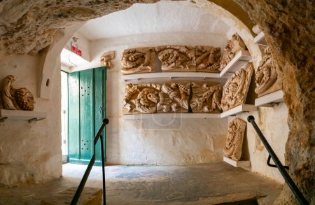 Téléchargez les photos : Rabat, Malte - 22 Décembre, 2023 : vue de la Table Agape dans les Catacombes de Saint-Paul sur Malte - en image libre de droit