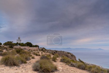 Vue sur le phare de Santa Pola et le belvédère dans la province d'Alicante