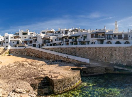 Foto de Binibeca Vell, España - 24 de enero de 2024: vista del idílico pueblo de Binibeca Vell en Menorca - Imagen libre de derechos