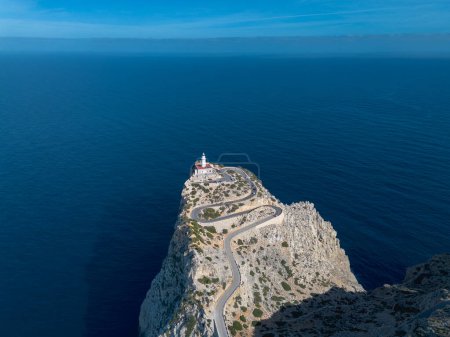Vue par drone du phare de Cap de Formentor à Majorque