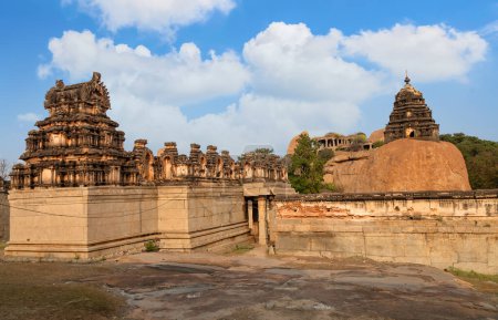 Téléchargez les photos : Ancienne architecture médéivale du temple Malayavanta Raghunatha - en image libre de droit