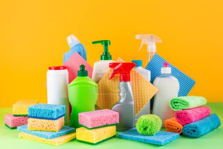 Foto de Productos de limpieza. Concepto de limpieza. Limpieza de la casa - Imagen libre de derechos