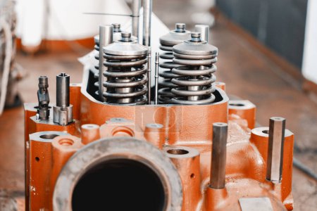 Mantenimiento de la revisión de la cabeza del cilindro del motor Turbocompresor de tipo C fuera de servicio