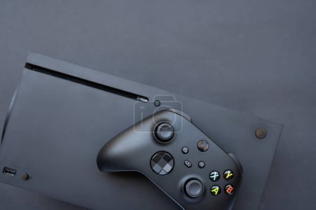 Foto de Controlador de joystick para jugar en la nueva consola xbox serie x. Tarragona, España - 20 de septiembre de 2022 - Imagen libre de derechos