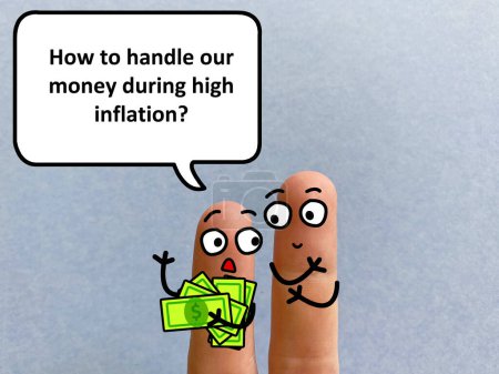 Drei Finger sind als drei Personen dekoriert, die über Wirtschaft und Wirtschaft diskutieren. Der eine fragt den anderen, wie er mit seinem Geld bei hoher Inflation umgehen soll..