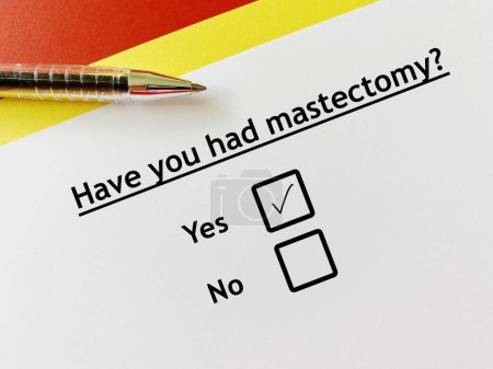 Téléchargez les photos : One person is answering question about surgical procedure. He had mastectomy. - en image libre de droit