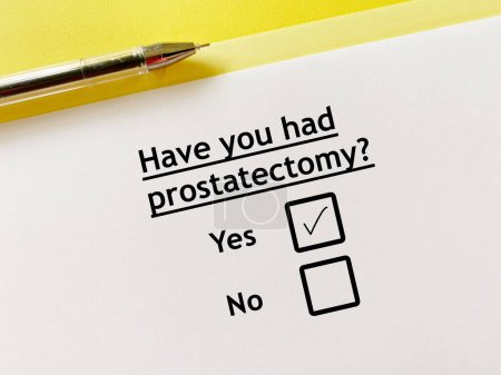 Téléchargez les photos : One person is answering question about surgical procedure. He had prostatectomy. - en image libre de droit