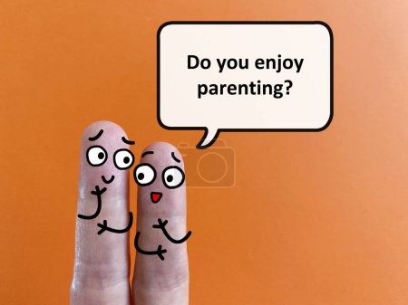 Téléchargez les photos : Two fingers are decorated as two person. One of them is asking another if he enjoys parenting. - en image libre de droit