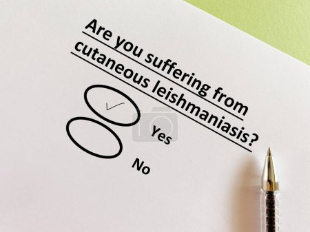 Téléchargez les photos : A person is answering question about illness. She is suffering from cutaneous leishmaniasis. - en image libre de droit