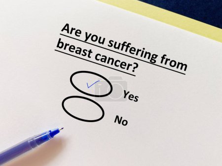 Foto de A person is answering question about illness. She is suffering from breast cancer - Imagen libre de derechos