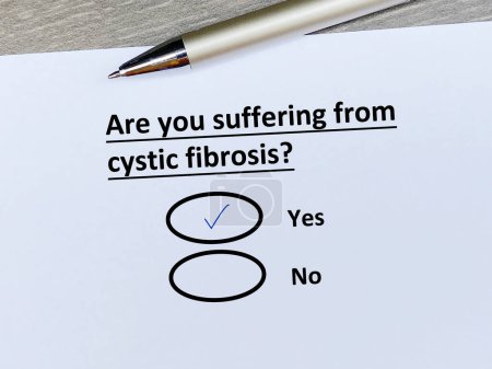 Téléchargez les photos : A person is answering question about illness. She is suffering from cystic fibrosis. - en image libre de droit
