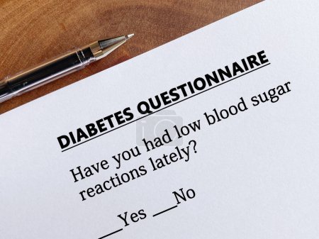 Foto de A person is answering question about diabetes. He is thinking if he has low blood sugar reactions lately. - Imagen libre de derechos