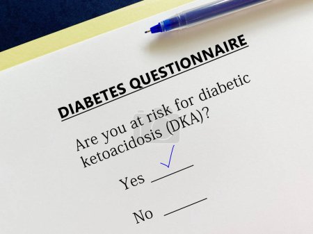 Foto de A person is answering question about diabetes. He is at risk for diabetic ketoacidosis. - Imagen libre de derechos