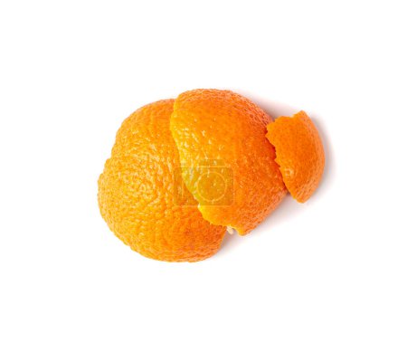 Cáscara de mandarina aislada, mandarina pelada, corteza de cítricos fresca, piel de mandarinas, especias de postres naturales, cáscara de mandarinas aislada sobre fondo blanco Vista superior