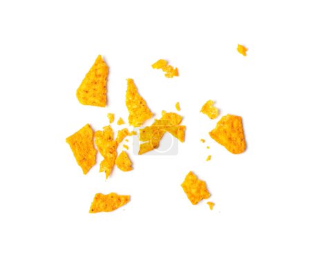 Téléchargez les photos : Chips de nachos morceaux isolés, miettes de collation Nacho, Chips de maïs brisés triangle mexicain, Snack de maïs émietté, Croustilles de maïs ou Totopos, Nachos sur fond blanc vue du dessus - en image libre de droit