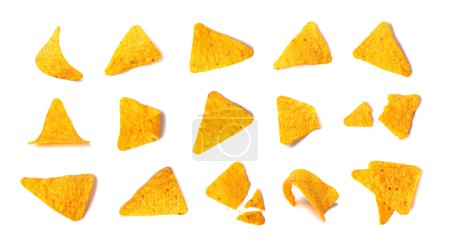 Téléchargez les photos : Chips de Nachos isolés, Snack Nacho, Chips de maïs mexicain Triangle, Ensemble de snacks de maïs, Collection de chips de maïs ou Totopos, Nachos sur fond blanc - en image libre de droit