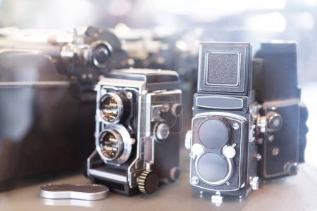 vintage cámara de doble lente, cámara de formato medio retro En el fondo luz bokeh.