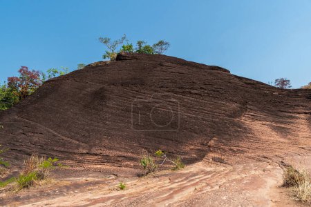 Foto de Naka Cueva Tailandia.Giant Snake Scale Stone. ubicado en el Parque Nacional Phu Langka en el distrito de Bueng Khong Long de la provincia de Bueng Kan. Naka significa serpiente - Imagen libre de derechos