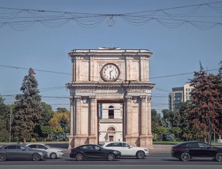 Téléchargez les photos : Arc de Triomphe à Chisinau la capitale Moldavie - en image libre de droit