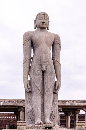 Téléchargez les photos : Statue monolithe de granit de Shri Gomateshwara (Bahubali) à Karkala, Inde - en image libre de droit