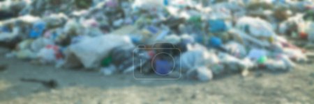 Téléchargez les photos : Vue déconcentrée des ordures à l'extérieur. - en image libre de droit