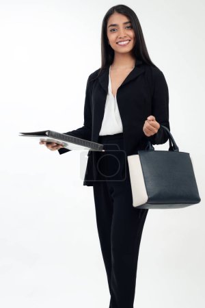 Téléchargez les photos : Successful business woman looking straight at the camera - en image libre de droit