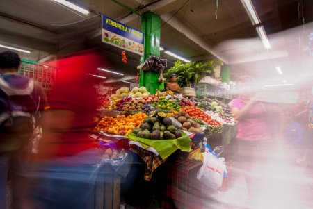 Téléchargez les photos : Guatemala chichicastenango - 26 octobre 2016, marché aux légumes à chichicastenango Guatemala, Amérique centrale. - en image libre de droit