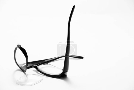 Foto de Gafas de vista negras aisladas sobre fondo blanco - Imagen libre de derechos