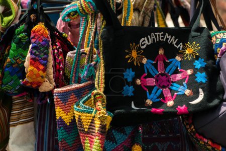 Téléchargez les photos : Sacs faits main, design traditionnel guatémaltèque - en image libre de droit