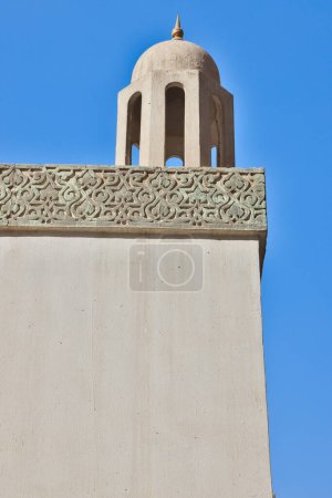 Foto de Musóleo y cementerio de Malekul-Ashtar en El Cairo. El edificio fue diseñado en Fatemi Architecture por Dawoodi Bohras - Imagen libre de derechos