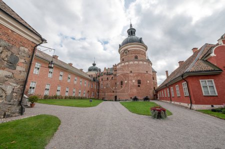 Téléchargez les photos : Vue du célèbre château suédois Gripsholm du 16ème siècle situé à Mariefred Sodermanland Suède. - en image libre de droit