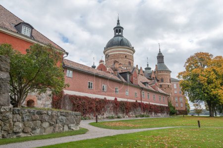 Foto de Vista del famoso castillo sueco de Gripsholm del siglo XVI situado en Mariefred Sodermanland Suecia. - Imagen libre de derechos