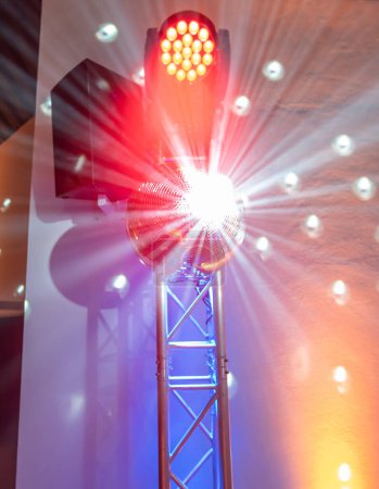 Téléchargez les photos : Miroir boule disco lumières club danse fête paillettes arrière-plan. - en image libre de droit