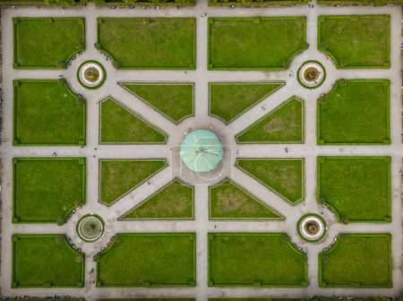 Téléchargez les photos : Jardin Hofgarten Court situé dans le centre de Munich, en Allemagne, entre le Residenz et les prairies verdoyantes de l'Anglaise Garten - en image libre de droit