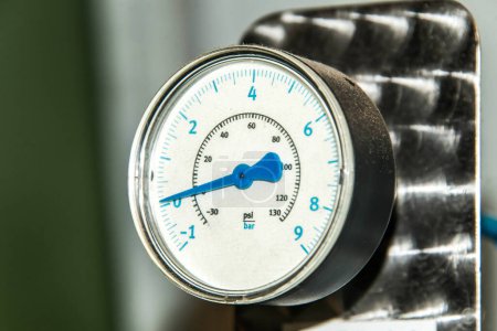 Foto de Manómetro de cierre Análisis de medición de presión La presión se mide en unidades de fuerza por unidad de superficie. - Imagen libre de derechos