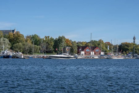 Foto de Hermosos barcos Gran Velero en Estocolmo, Suecia. Paisaje marino de verano con barcos, día soleado. - Imagen libre de derechos